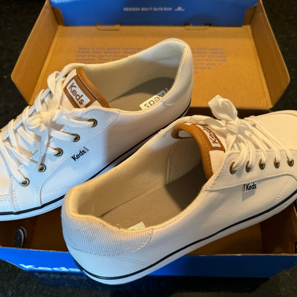Women’s Keds Center III Canvas Lace Up Sneakers 9.5 New in Box